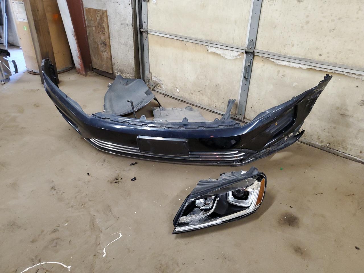 2017 Volkswagen Touareg VIN WVGRF7BP3HD006660 Copart auction photo, front end damage thumbnail 13