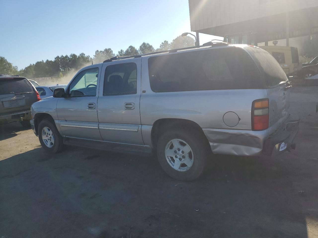 2004 Chevrolet Suburban VIN 3GNEC16ZX4G198345 Copart auction photo, normal wear damage thumbnail 2