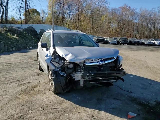 2018 Subaru Forester VIN JF2SJABC5JH426676 Copart auction photo, front end / minor dent/scratches damage thumbnail 11