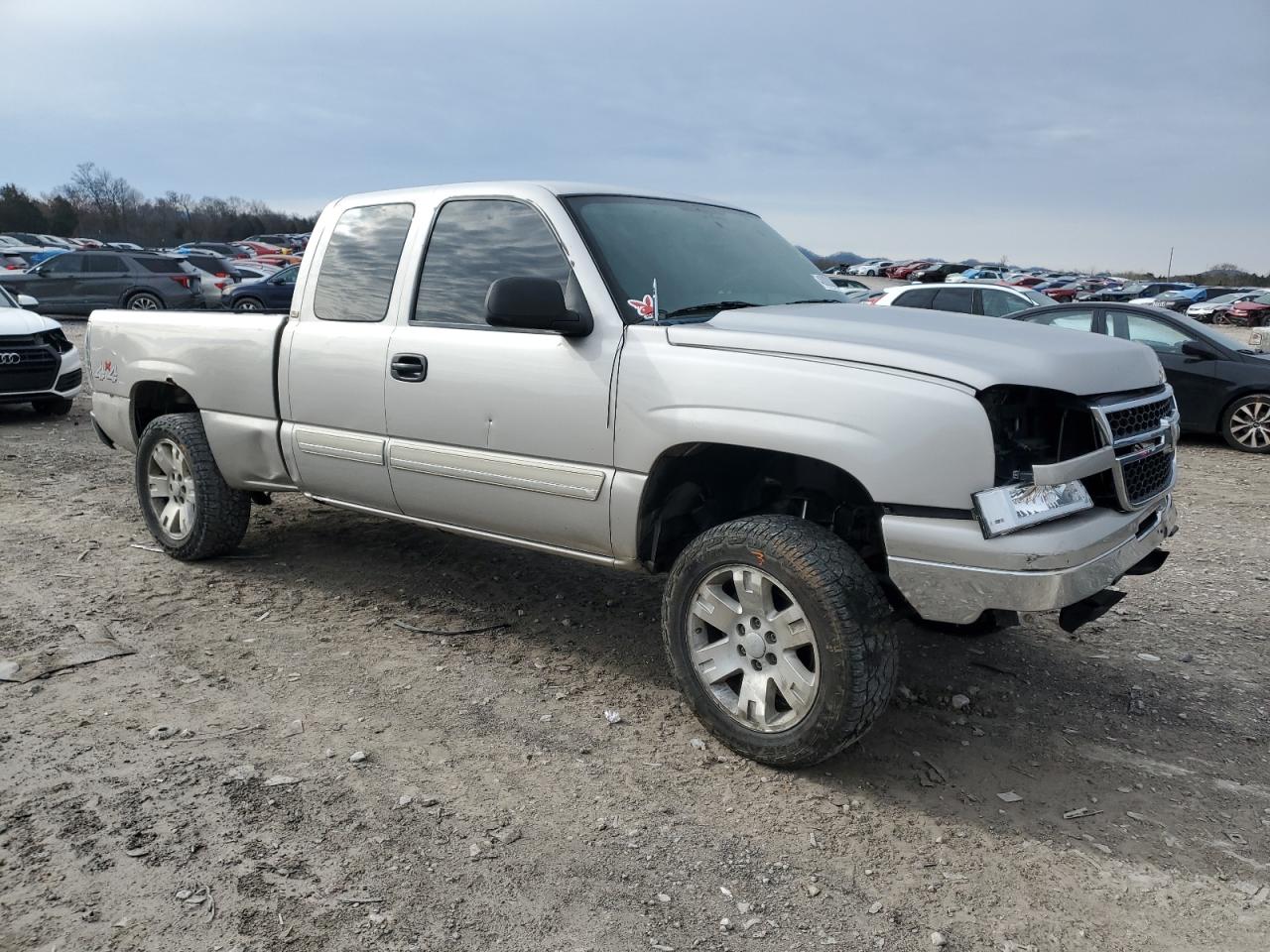 2006 Chevrolet Silverado VIN 2GCEK19V661337290 Copart auction photo, front end / undercarriage damage thumbnail 4