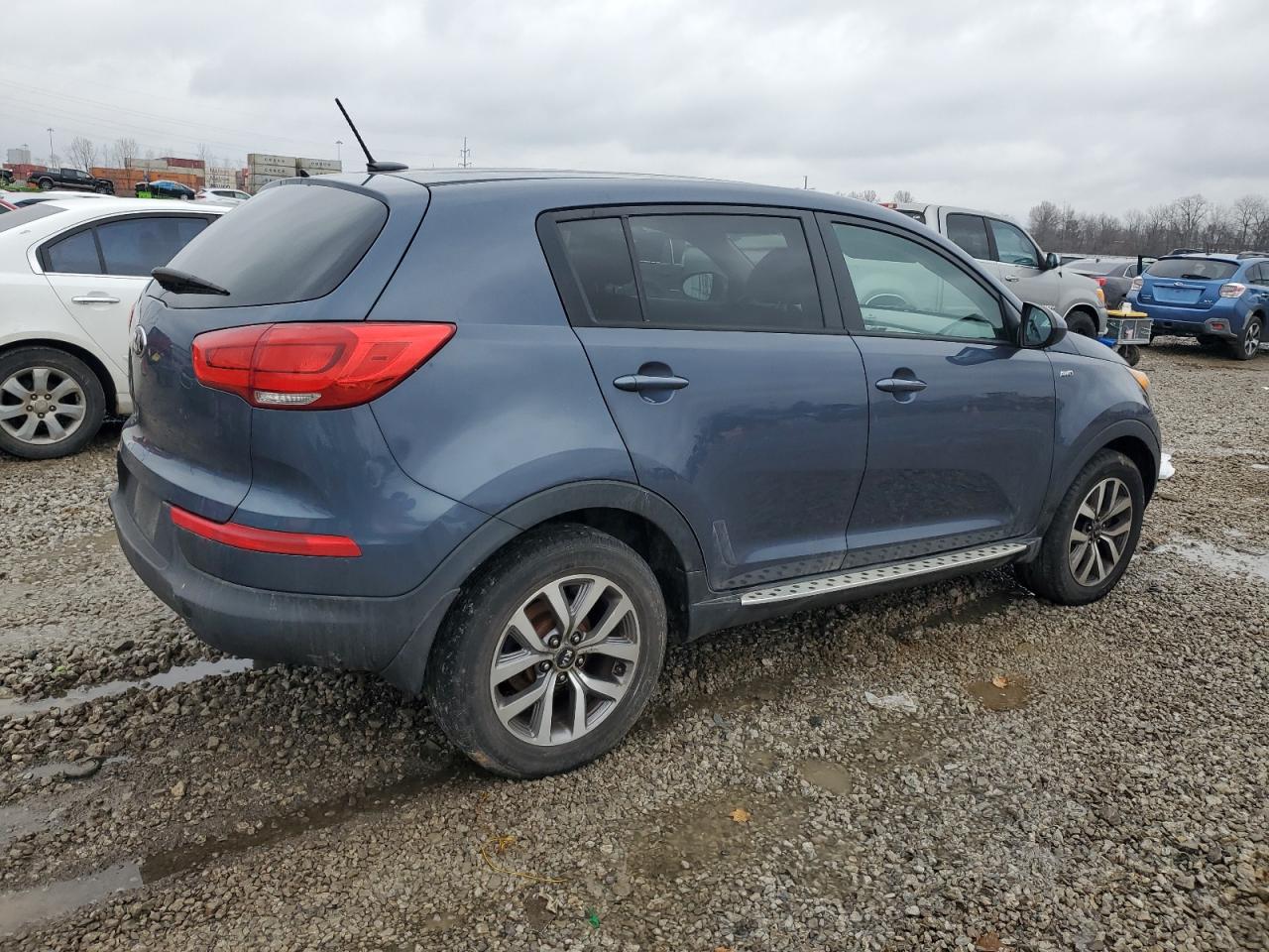 2015 KIA Sportage VIN KNDPBCACXF7760648 Copart auction photo, undercarriage damage thumbnail 3