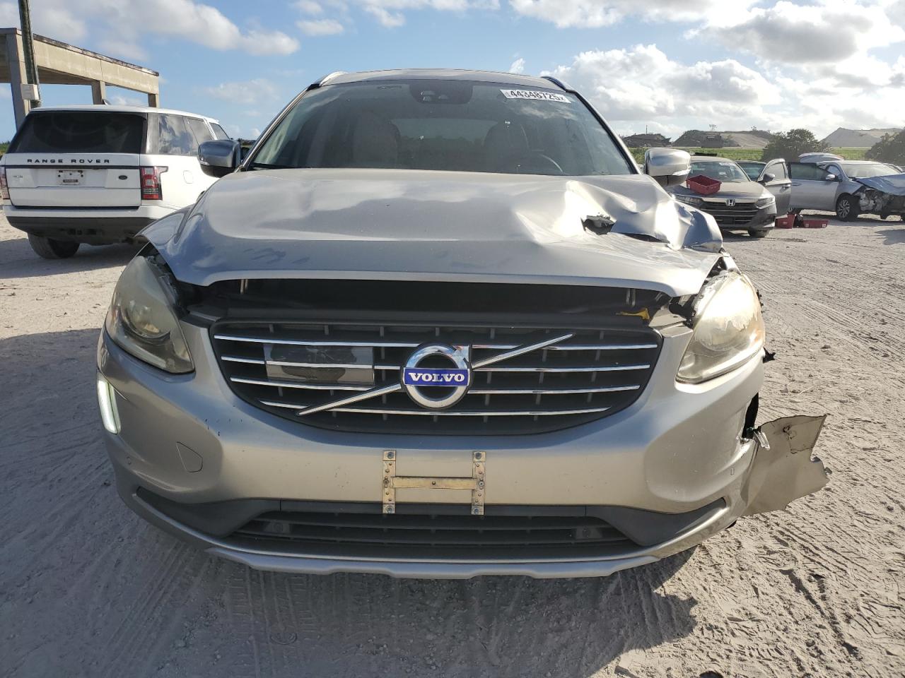2016 Volvo XC60 VIN YV440MDK5G2824771 Copart auction photo, front end / minor dent/scratches damage thumbnail 5