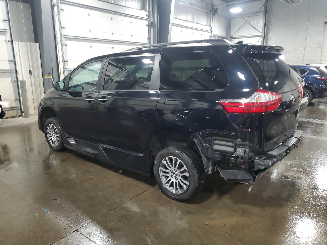 2018 Toyota Sienna VIN 5TDYZ3DC3JS927197 Copart auction photo, rear end / side damage thumbnail 2