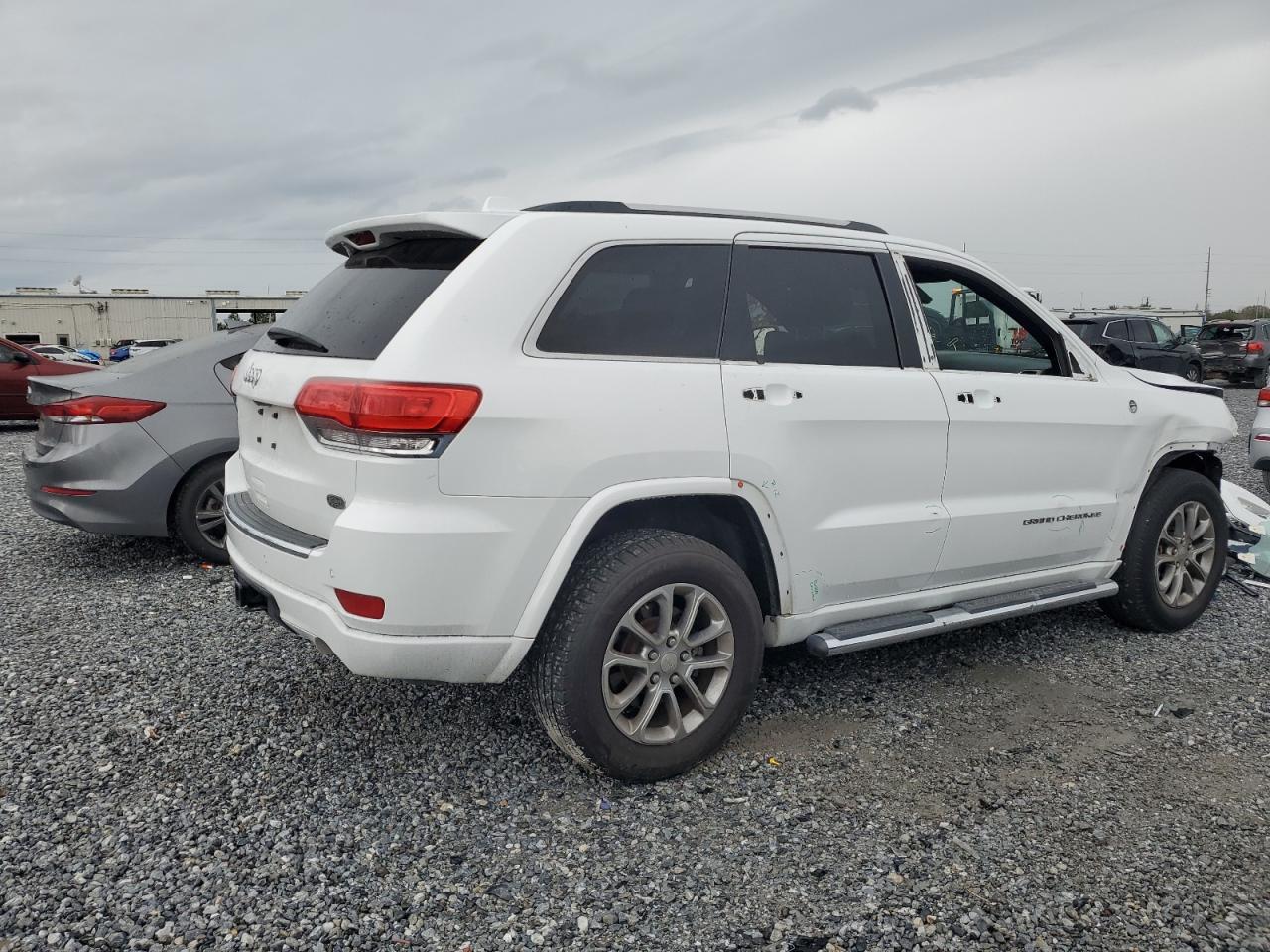 2015 Jeep Grand Cherokee VIN 1C4RJFCG8FC748938 Copart auction photo, front end / minor dent/scratches damage thumbnail 3