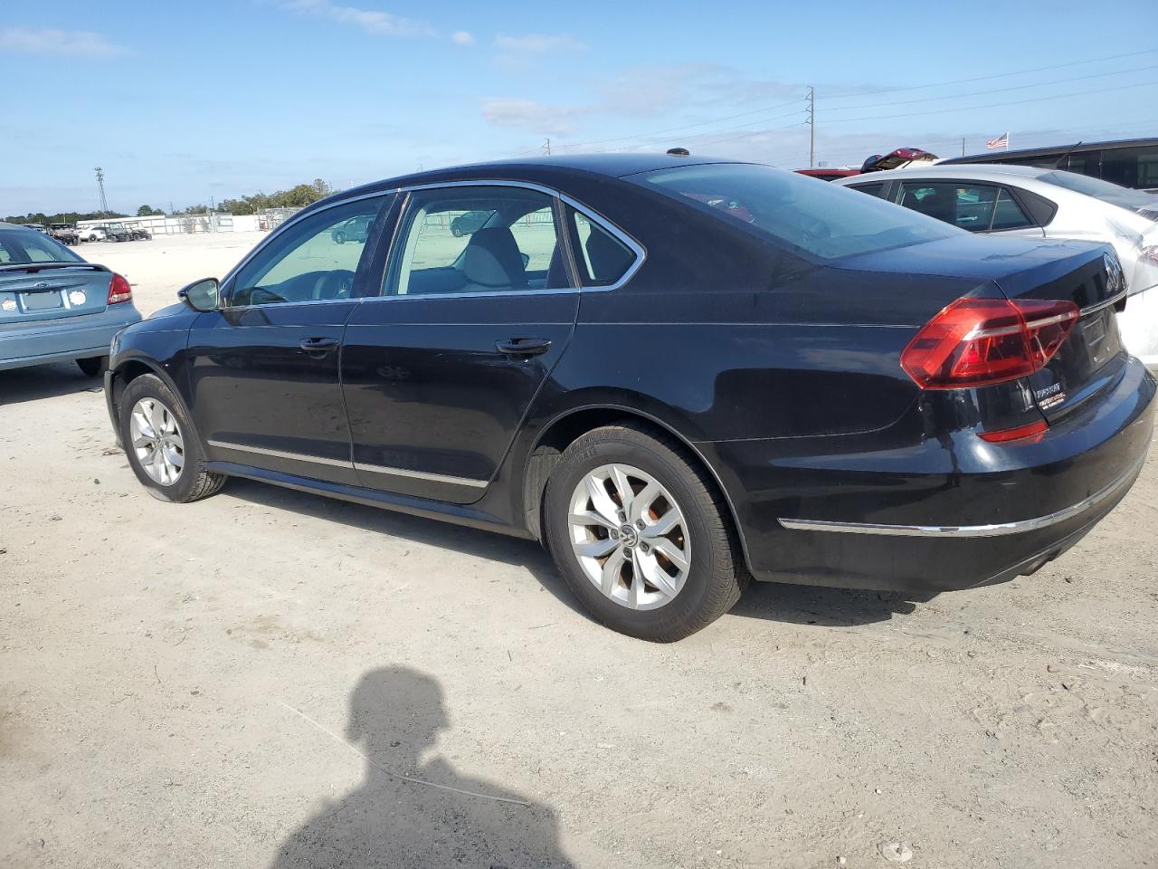 2017 Volkswagen Passat VIN 1VWAT7A32HC008086 Copart auction photo, front end damage thumbnail 2
