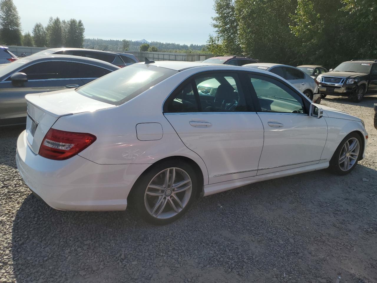 2014 Mercedes-Benz C-klasse VIN WDDGF4HB2EG249964 Copart auction photo, minor dent/scratches damage thumbnail 3
