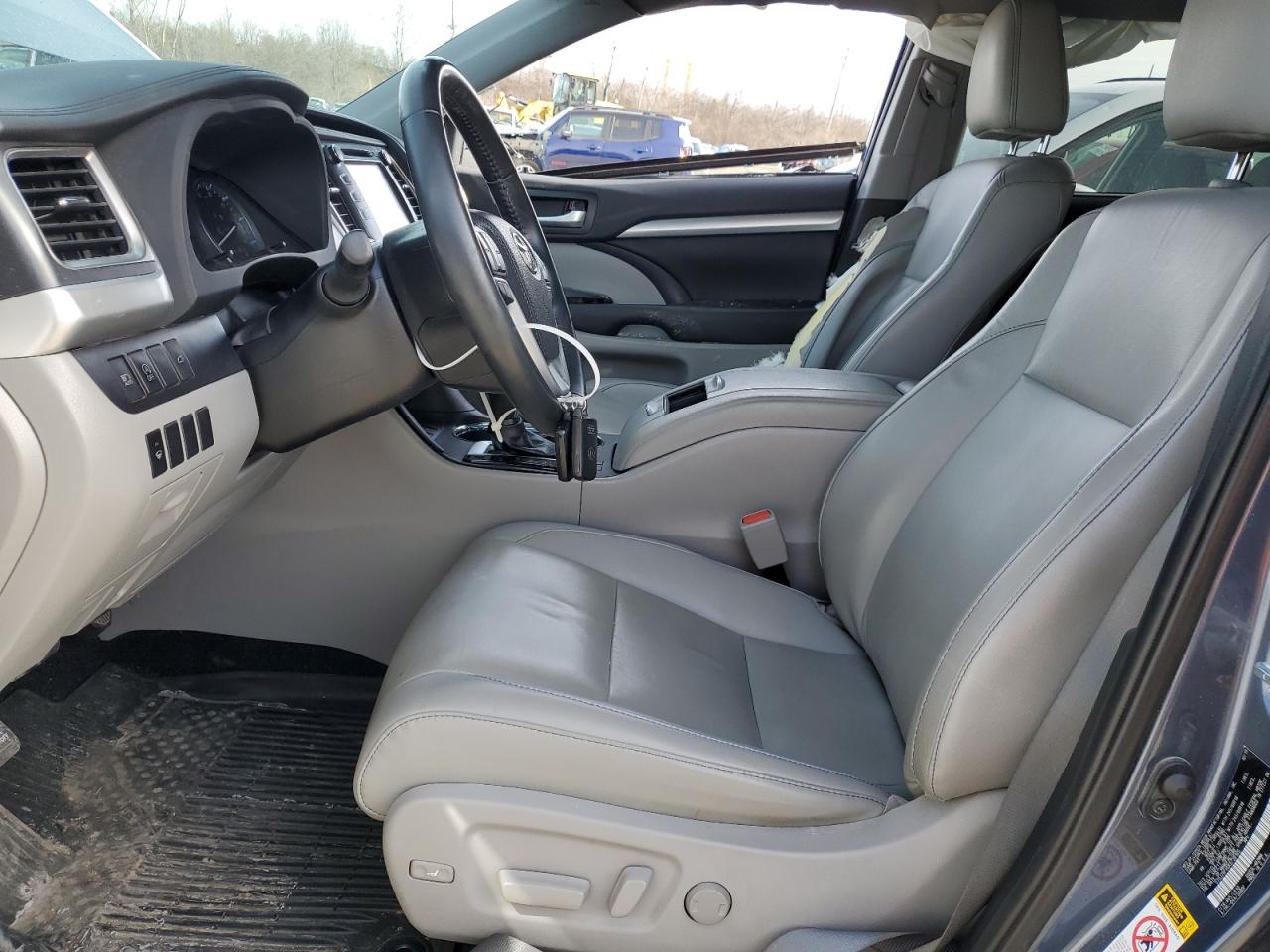 2019 Toyota Highlander VIN 5TDJZRFH5KS739165 Copart auction photo, side / front end damage thumbnail 7