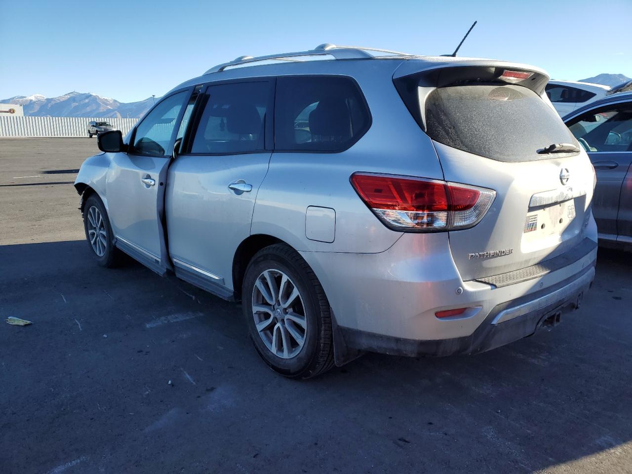 2014 Nissan Pathfinder VIN 5N1AR2MM5EC683477 Copart auction photo, front end / side damage thumbnail 2