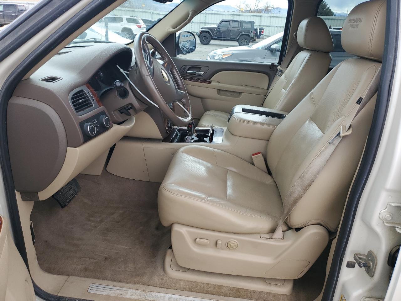 2010 Chevrolet Suburban VIN 1GNUKKE35AR292291 Copart auction photo, rear end / side damage thumbnail 7