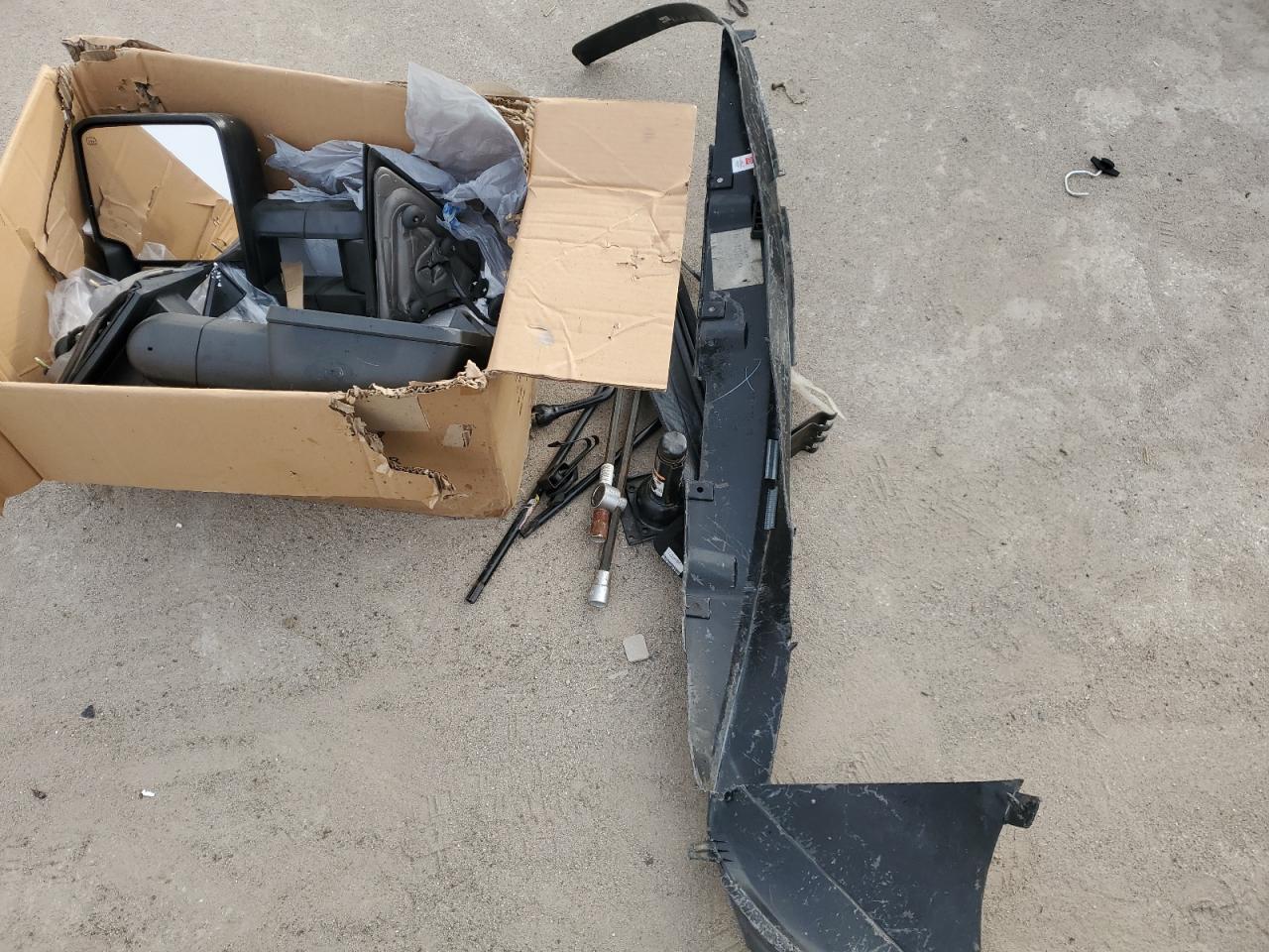 2015 Chevrolet Silverado VIN 3GCUKRECXFG245217 Copart auction photo, front end damage thumbnail 14