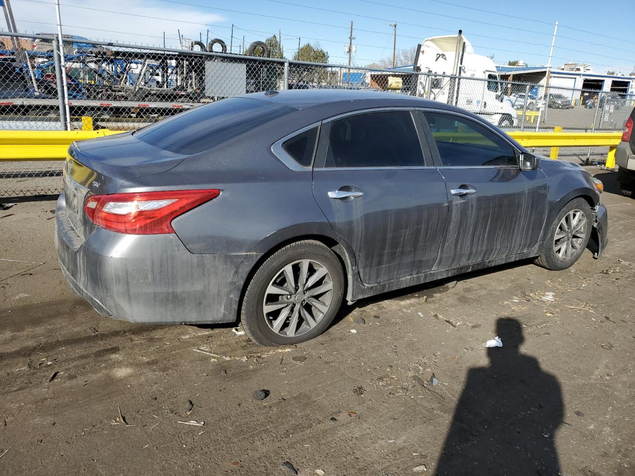 2017 Nissan Altima VIN 1N4AL3APXHC164347 Copart auction photo, front end / rear end damage thumbnail 3