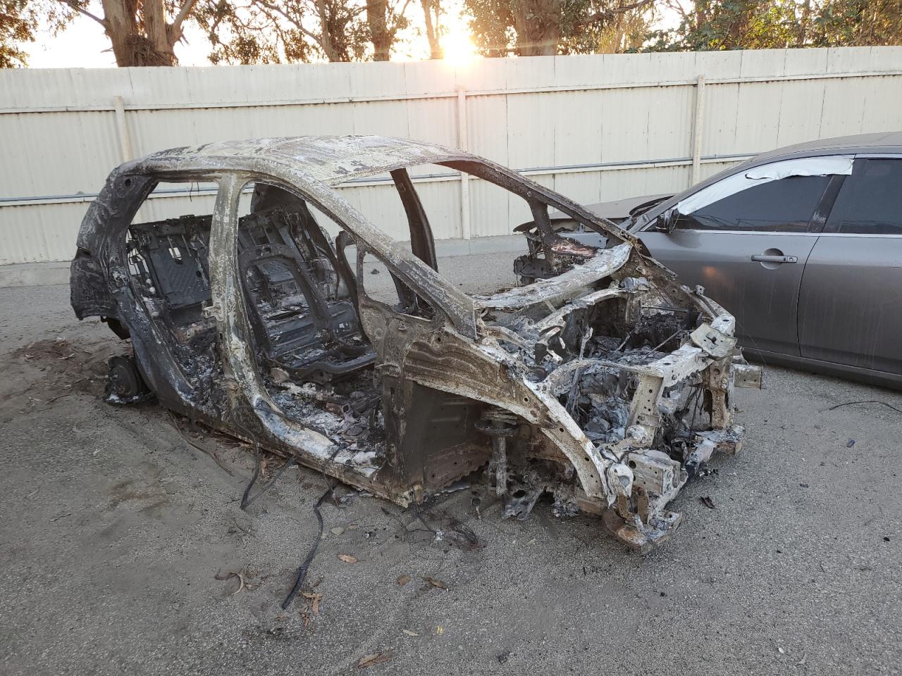 2016 Ford C-MAX VIN 1FADP5CU4GL115966 Copart auction photo, burn damage thumbnail 4