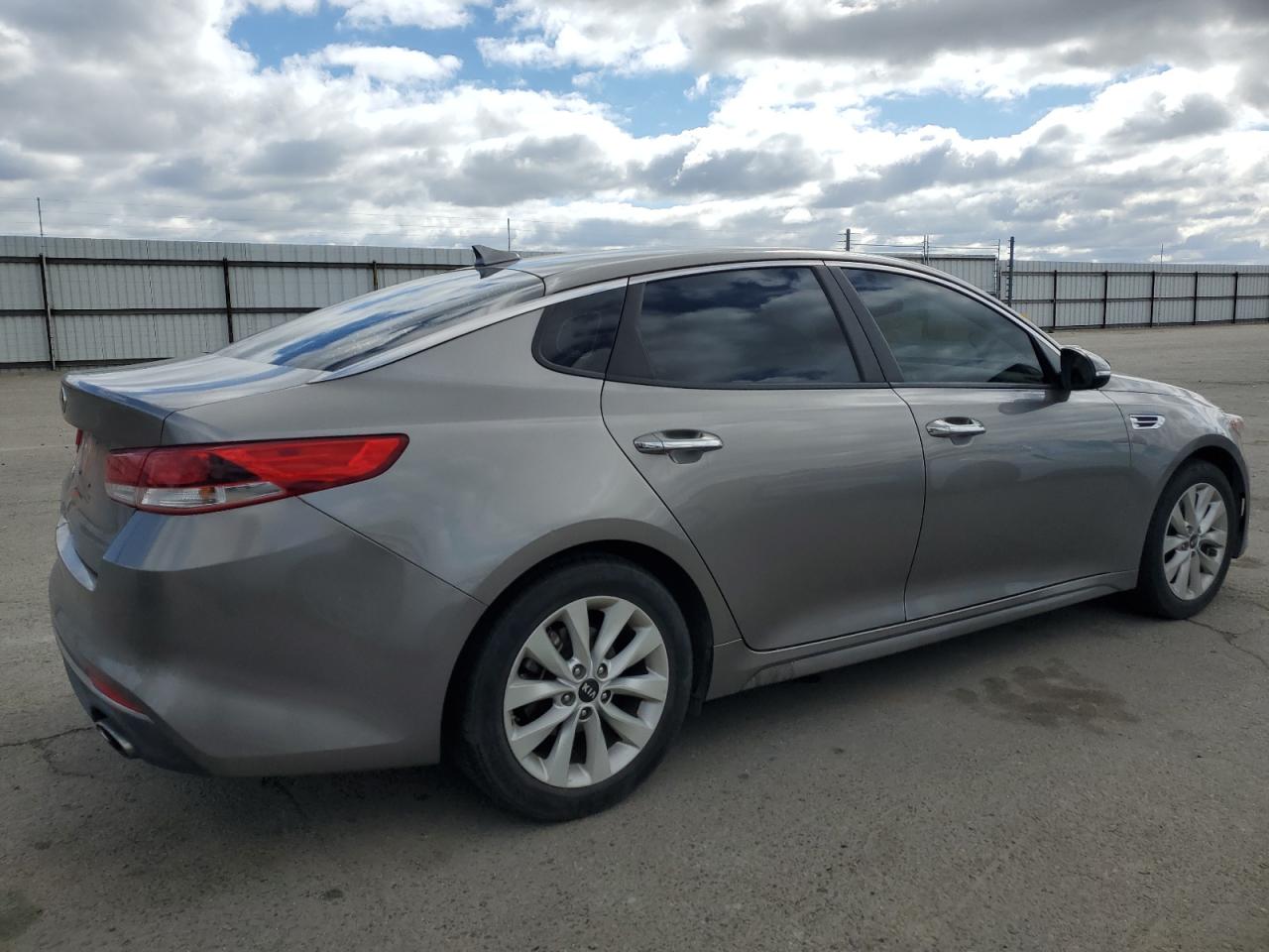 2018 KIA Optima VIN 5XXGT4L35JG266584 Copart auction photo, vandalism damage thumbnail 3
