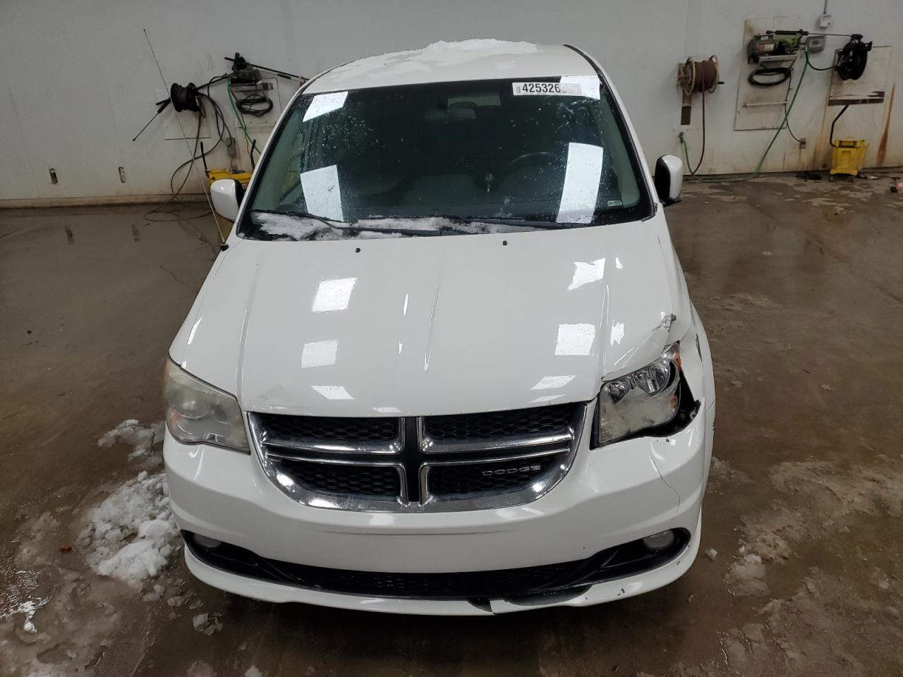 2012 Dodge Caravan VIN 2C4RDGDG2CR108707 Copart auction photo, front end / minor dent/scratches damage thumbnail 5