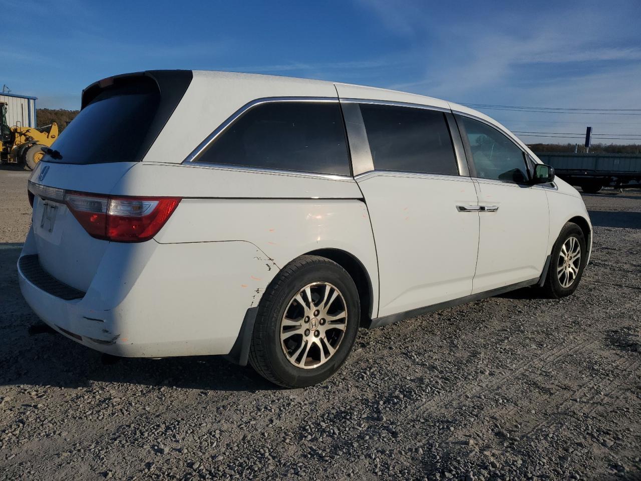2011 Honda Odyssey VIN 5FNRL5H66BB005955 Copart auction photo, front end / minor dent/scratches damage thumbnail 3