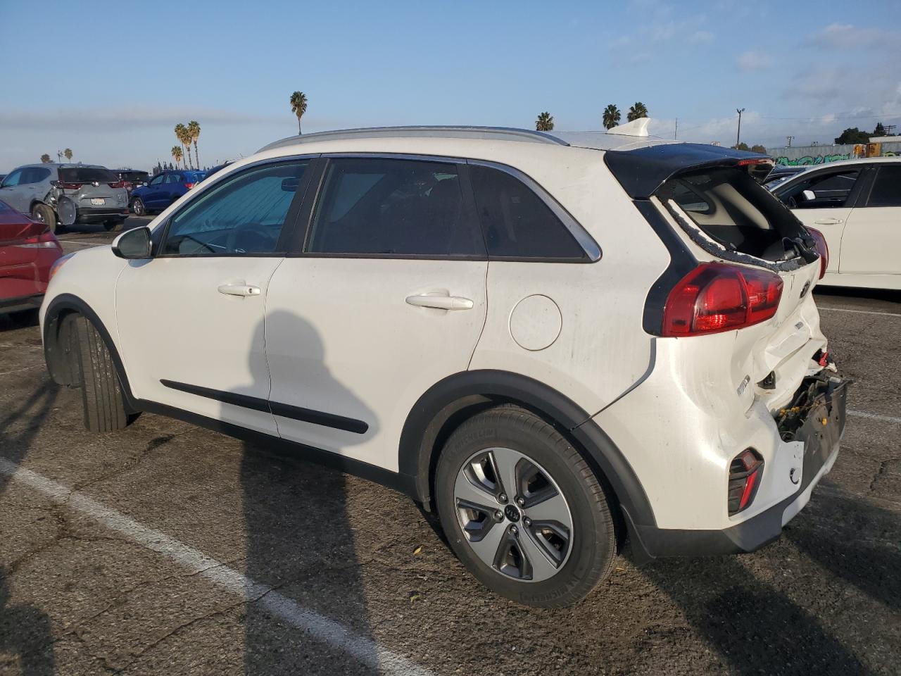 2020 KIA Niro VIN KNDCB3LC8L5371607 Copart auction photo, rear end / minor dent/scratches damage thumbnail 2