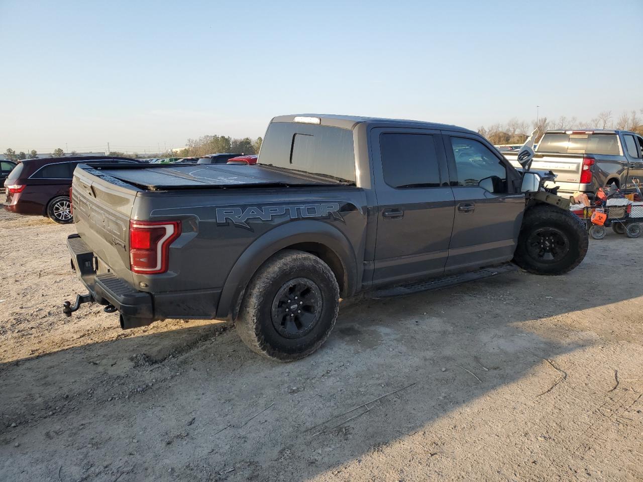 2018 Ford F-150 VIN 1FTFW1RG9JFB84562 Copart auction photo, front end / minor dent/scratches damage thumbnail 3