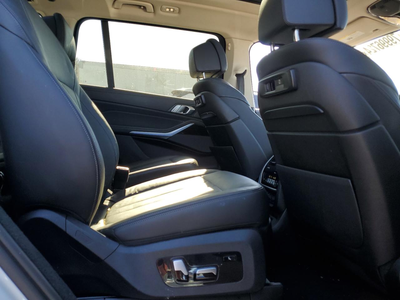 2020 BMW X7 VIN 5UXCW2C00L9B66295 Copart auction photo, undercarriage / minor dent/scratches damage thumbnail 11