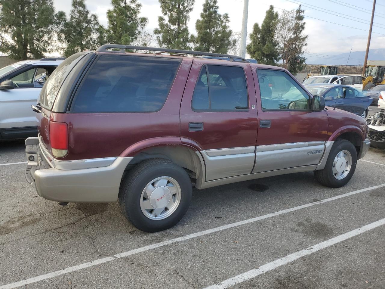 2000 GMC Jimmy VIN 1GKCS13WXY2180539 Copart auction photo, vandalism damage thumbnail 3