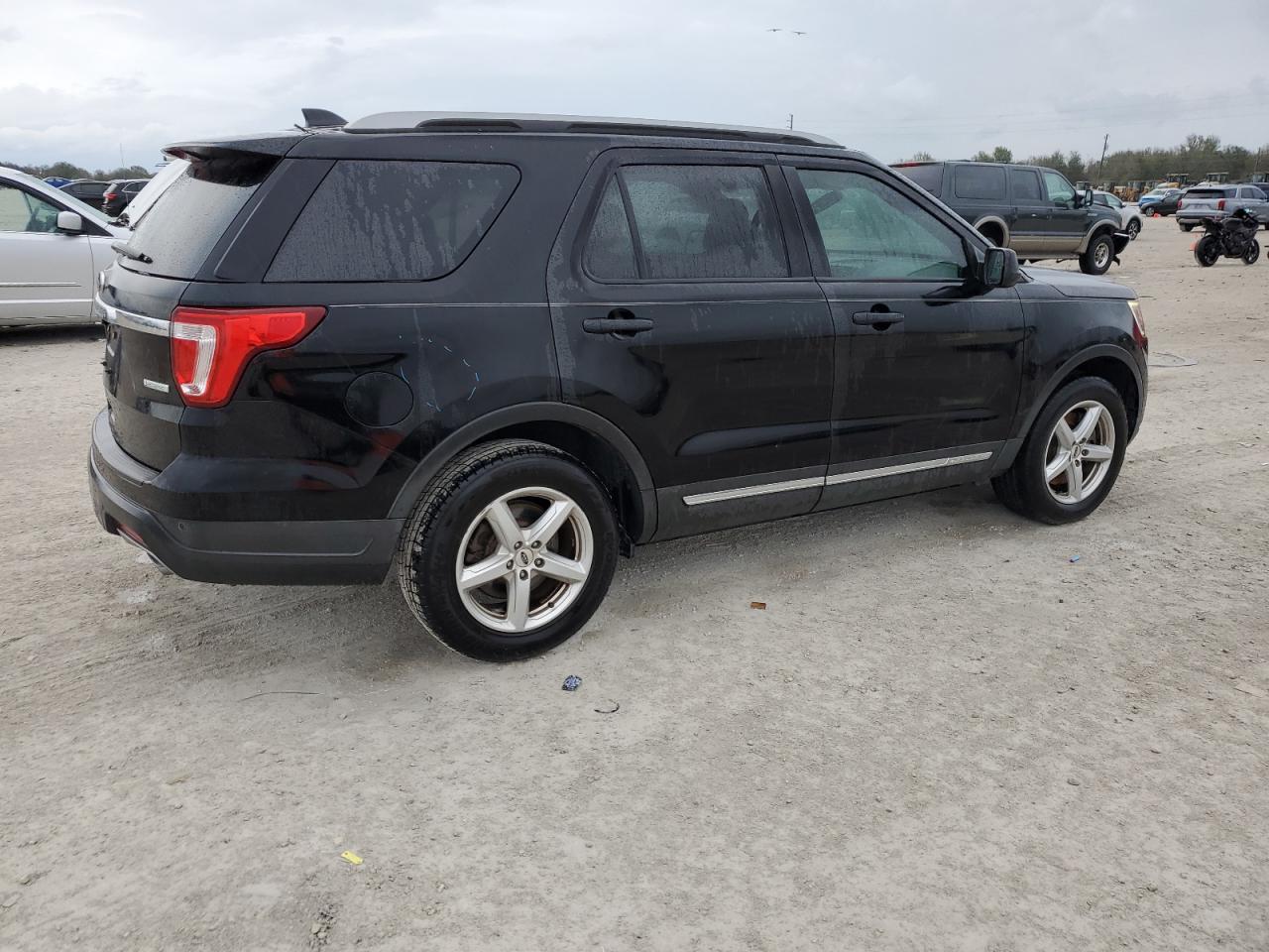 2018 Ford Explorer VIN 1FM5K7DH5JGA12156 Copart auction photo, front end / side damage thumbnail 3
