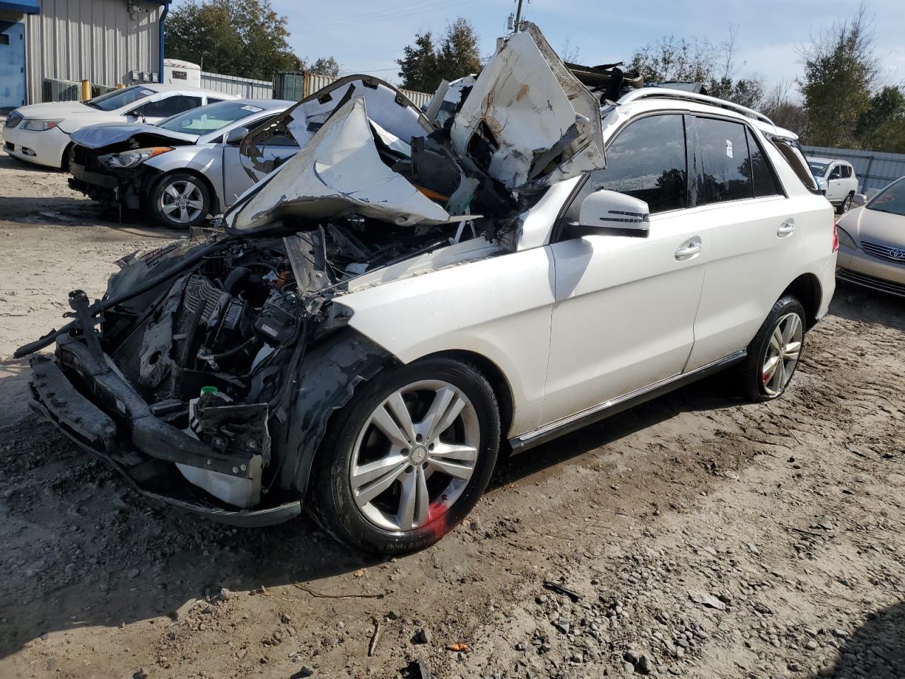 2014 Mercedes-Benz M-klasse VIN 4JGDA5HB7EA323105