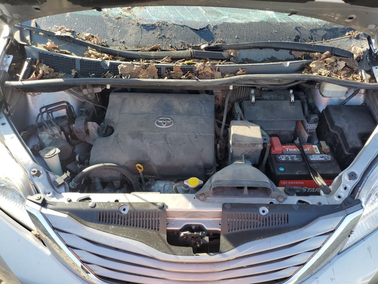 2012 Toyota Sienna VIN 5TDYK3DCXCS199210 Copart auction photo, front end / minor dent/scratches damage thumbnail 12