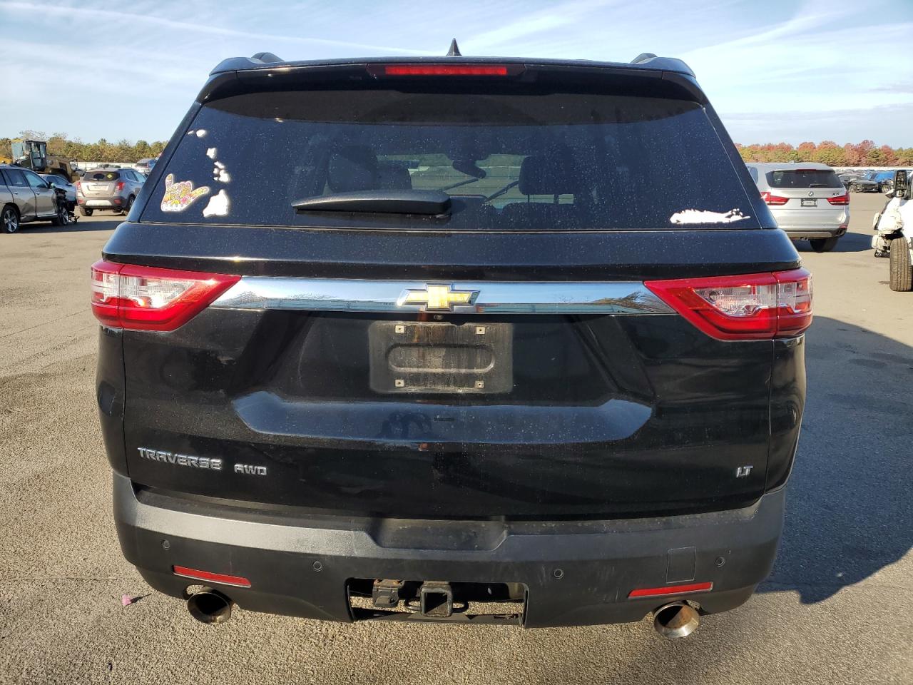 2019 Chevrolet Traverse VIN 1GNEVHKW3KJ318674 Copart auction photo, front end / minor dent/scratches damage thumbnail 6