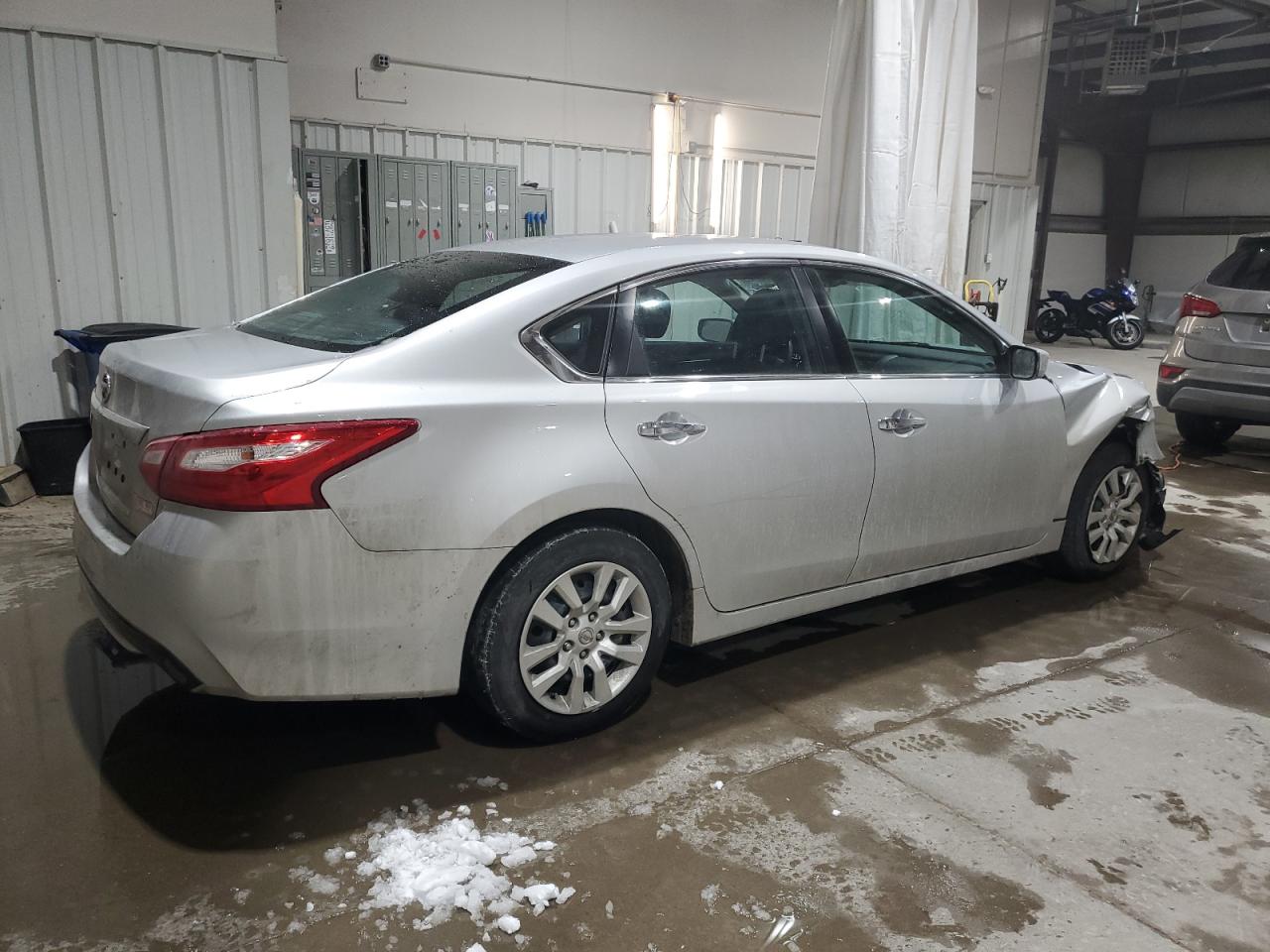 2017 Nissan Altima VIN 1N4AL3AP4HC193942 Copart auction photo, front end damage thumbnail 3