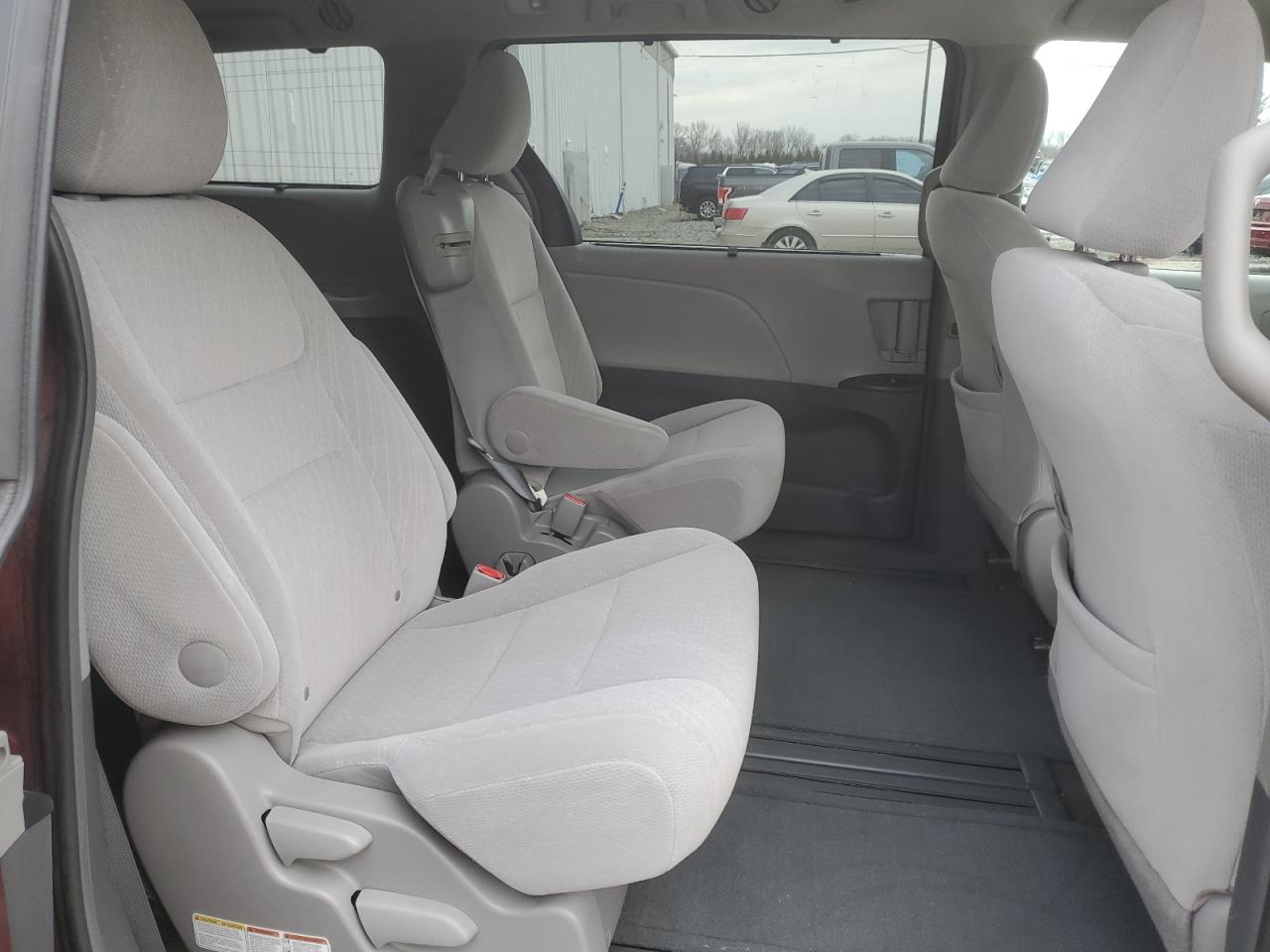 2016 Toyota Sienna VIN 5TDKK3DC6GS762149 Copart auction photo, side / front end damage thumbnail 11