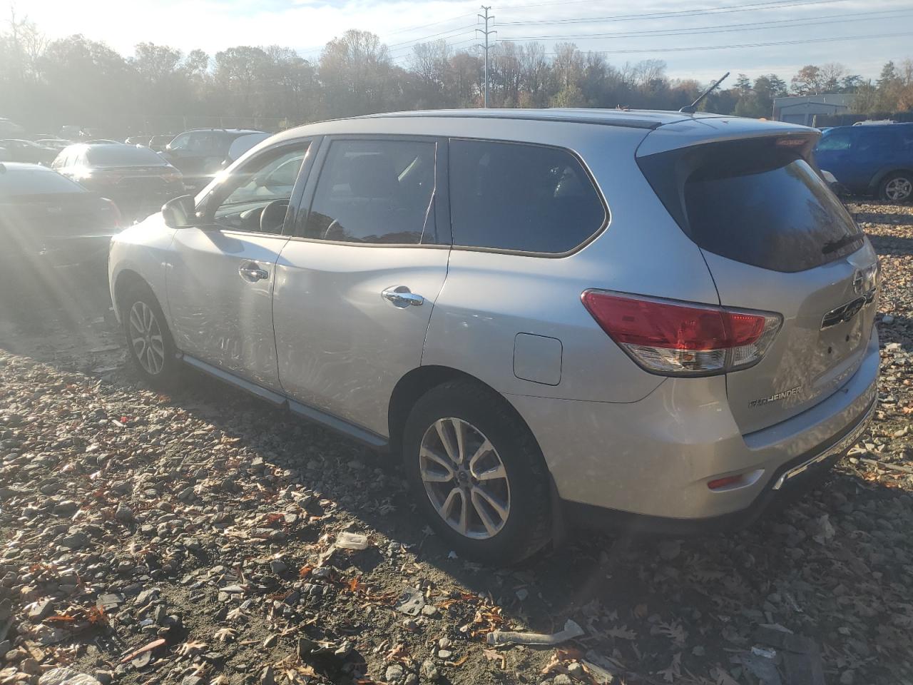 2014 Nissan Pathfinder VIN 5N1AR2MM7EC726572 Copart auction photo, side / front end damage thumbnail 2