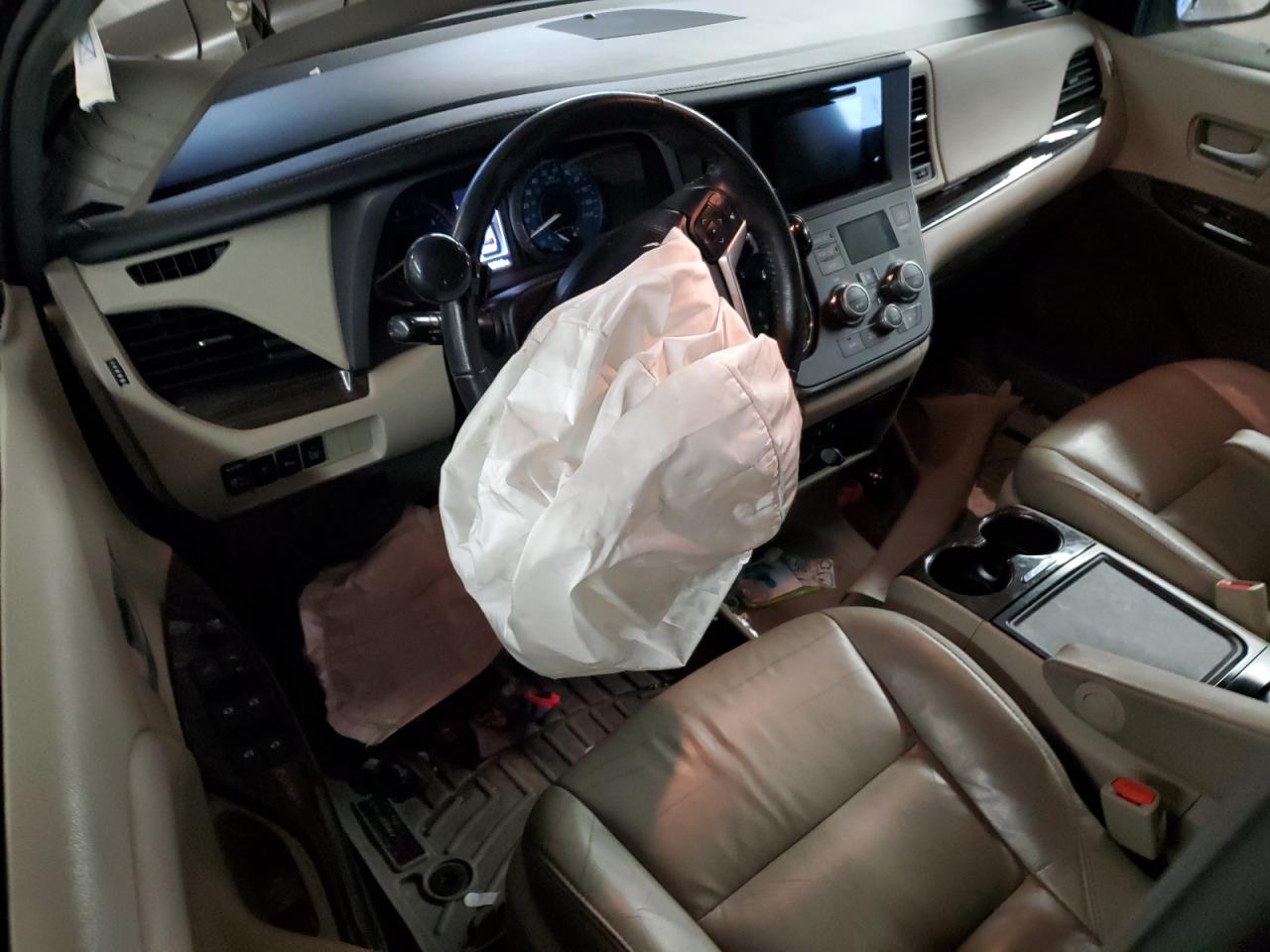 2016 Toyota Sienna VIN 5TDDK3DC0GS135570 Copart auction photo, front end / side damage thumbnail 8