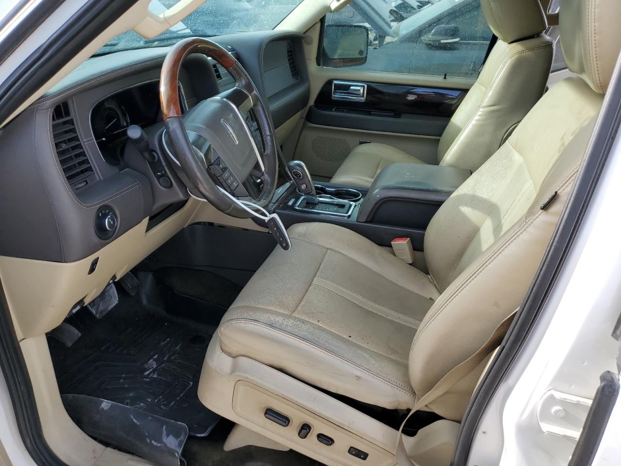 2015 Lincoln Navigator VIN 5LMJJ2HT1FEJ08207 Copart auction photo, front end damage thumbnail 7