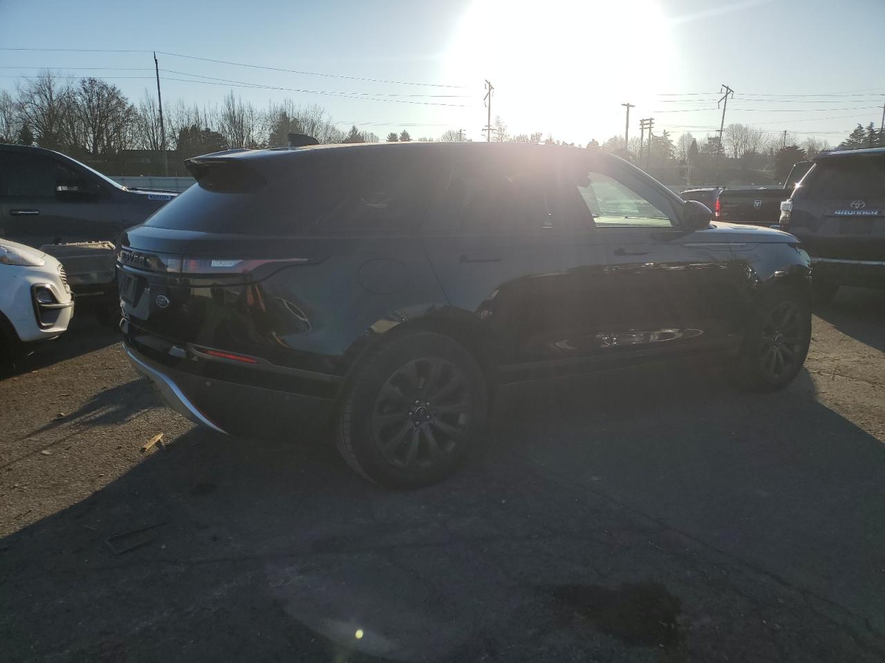 2018 Land Rover Range Rover VIN SALYL2RX9JA753276 Copart auction photo, front end damage thumbnail 3