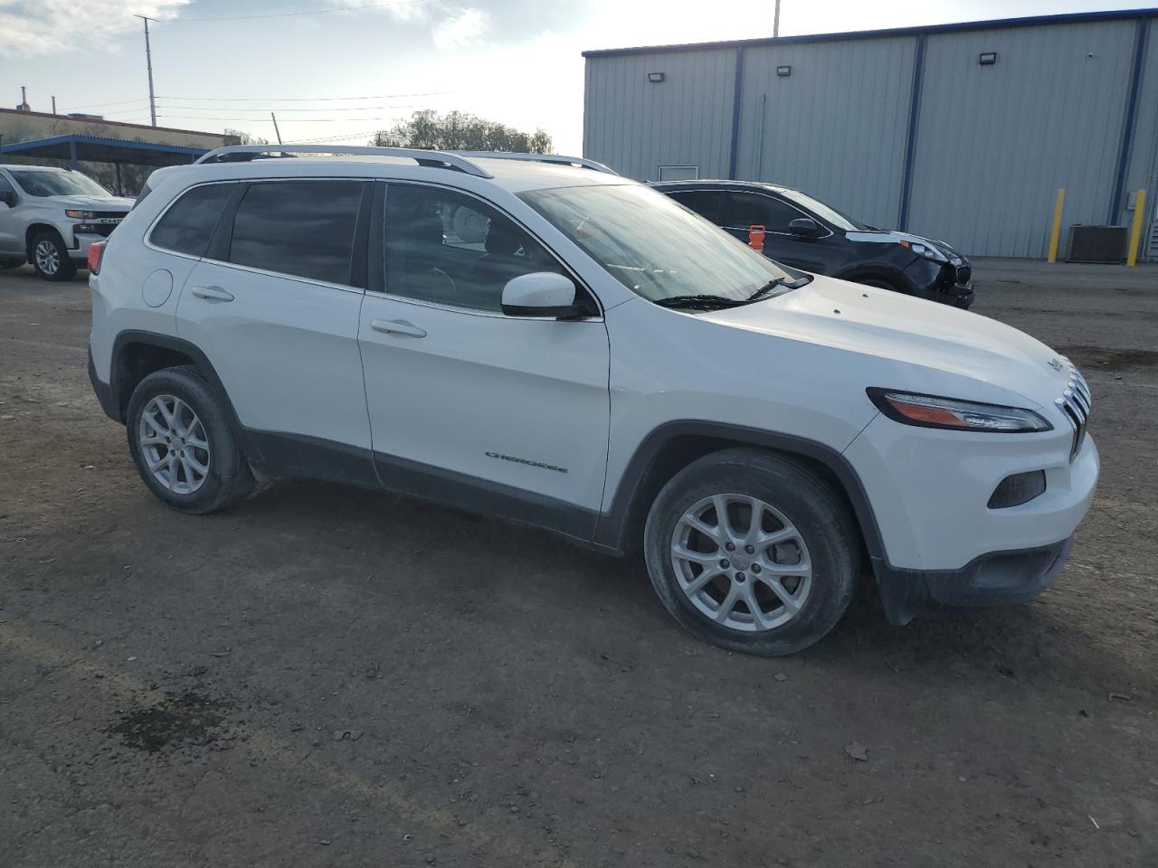 2017 Jeep Grand Cherokee VIN 1C4PJLCS7HW619486 Copart auction photo, side / rear end damage thumbnail 4