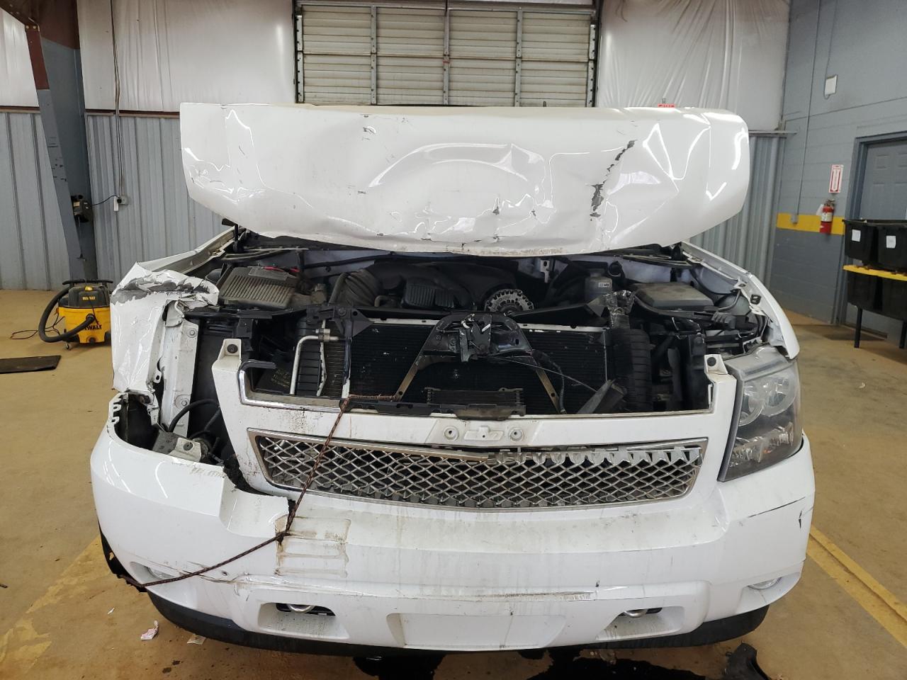 2013 Chevrolet Tahoe VIN 1GNSKBE07DR239965 Copart auction photo, front end damage thumbnail 5