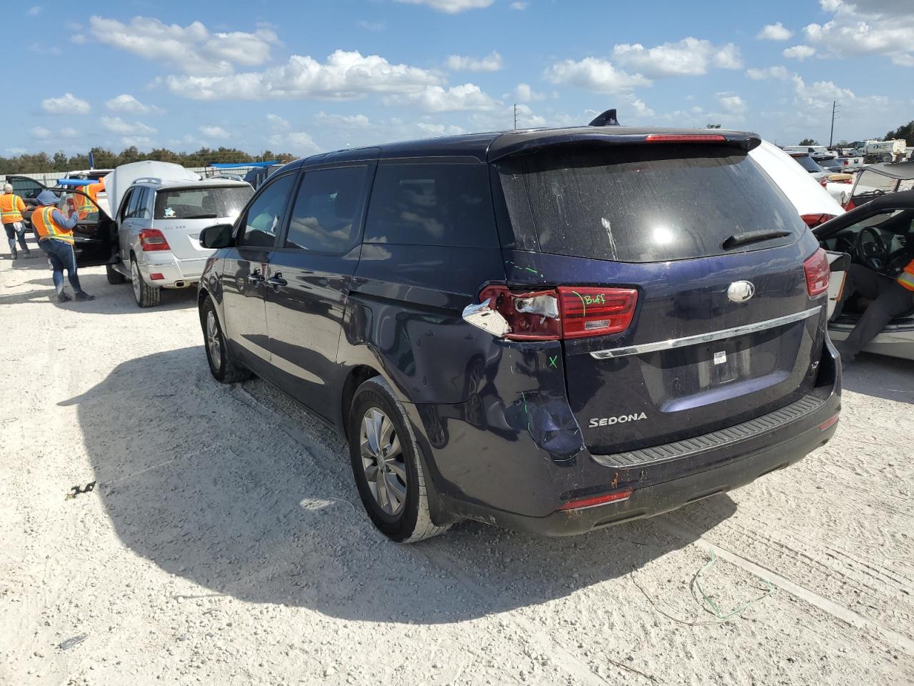 2019 KIA Sedona VIN KNDMB5C17K6534013 Copart auction photo, water/flood damage thumbnail 2