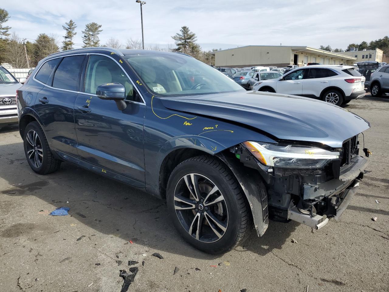 2021 Volvo XC60 VIN YV4102RKXM1822323 Copart auction photo, front end / minor dent/scratches damage thumbnail 4