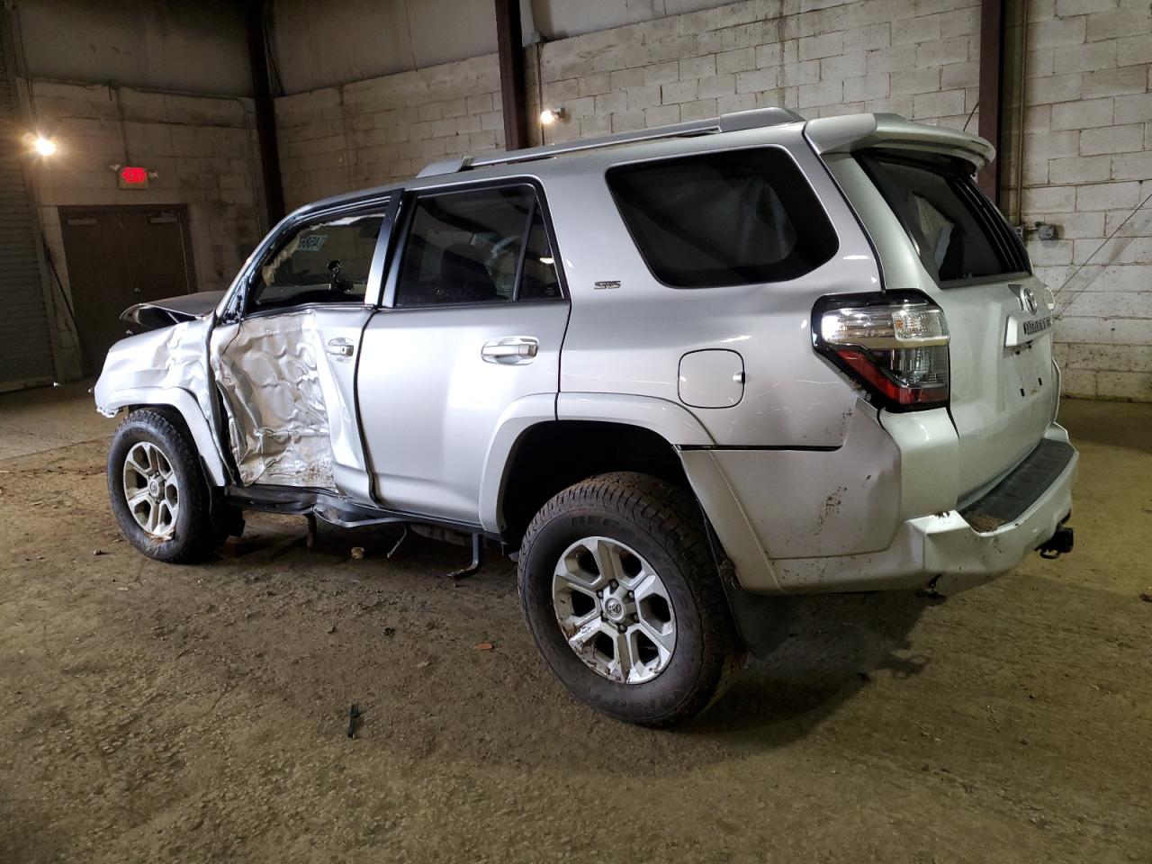 2017 Toyota 4Runner VIN JTEBU5JR3H5473179 Copart auction photo, front end / side damage thumbnail 2
