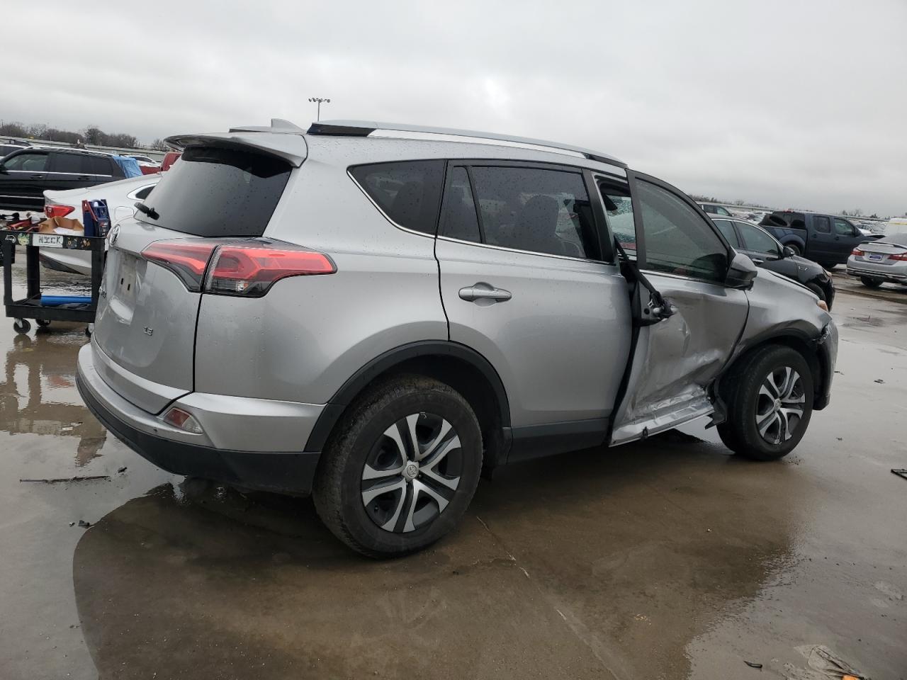 2018 Toyota RAV 4 VIN JTMZFREV6JJ179476 Copart auction photo, side / front end damage thumbnail 3