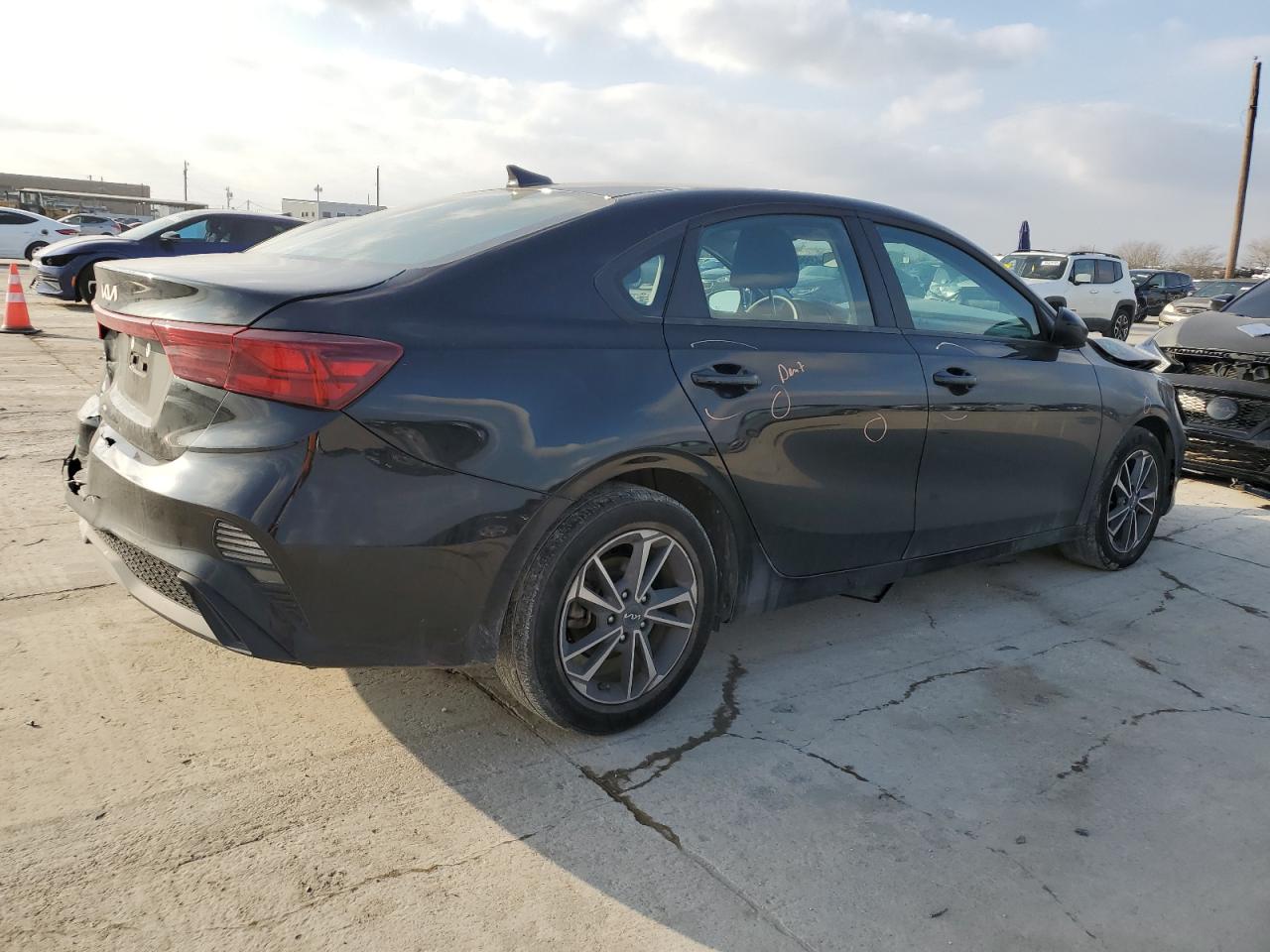 2022 KIA Forte VIN 3KPF24AD4NE482466 Copart auction photo, front end / rear end damage thumbnail 3