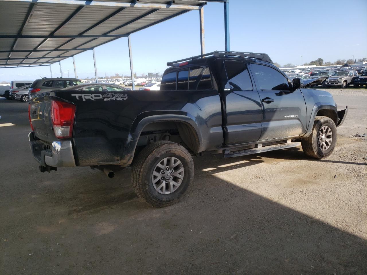 2017 Toyota Tacoma VIN 5TFSZ5AN6HX062138 Copart auction photo, front end / undercarriage damage thumbnail 3