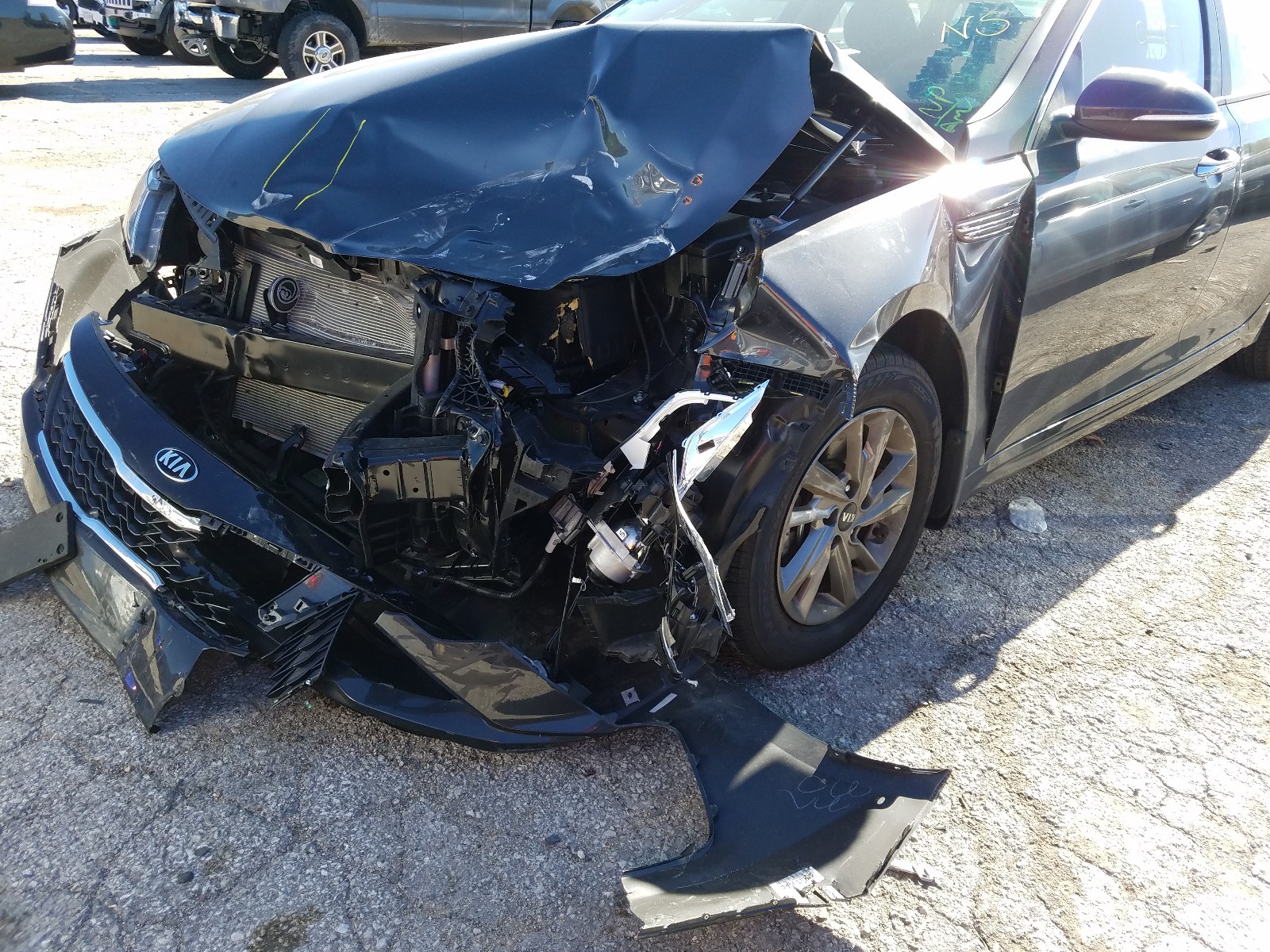 2019 KIA Optima VIN 5XXGT4L3XKG310631 Copart auction photo, front end damage thumbnail 9