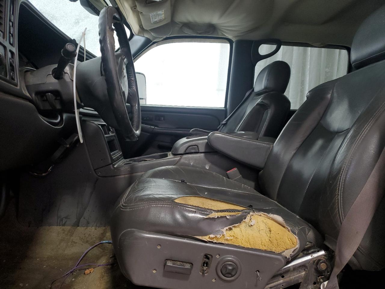 2005 Chevrolet Silverado VIN 1GCHK23285F860691 Copart auction photo, front end damage thumbnail 7