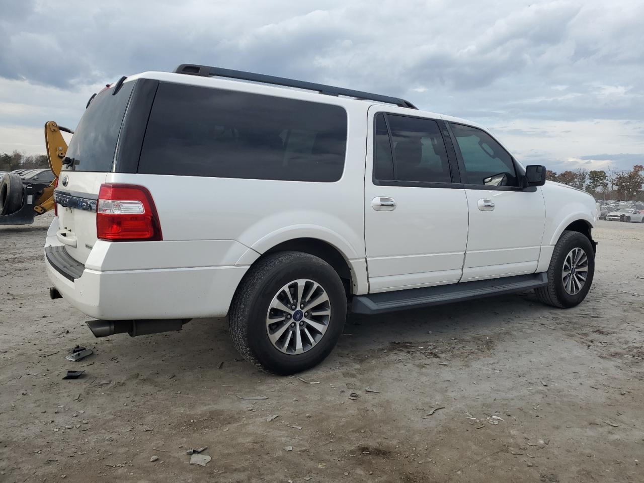 2016 Ford Expedition VIN 1FMJK1JT1GEF28135 Copart auction photo, front end / minor dent/scratches damage thumbnail 3