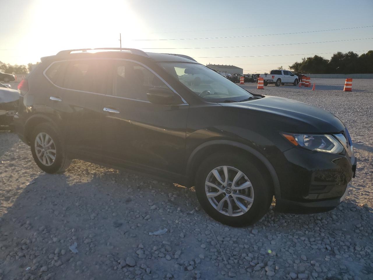 2017 Nissan Rogue VIN KNMAT2MT5HP589271 Copart auction photo, rear end / minor dent/scratches damage thumbnail 4