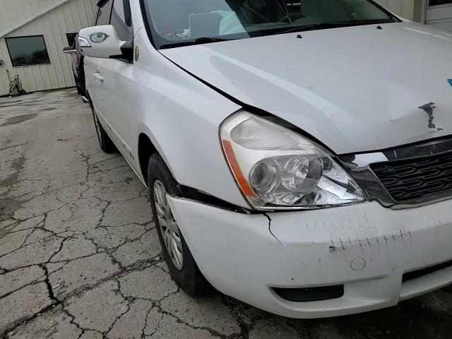 2011 KIA Sedona VIN KNDMG4C78B6365460 Copart auction photo, front end / minor dent/scratches damage thumbnail 12