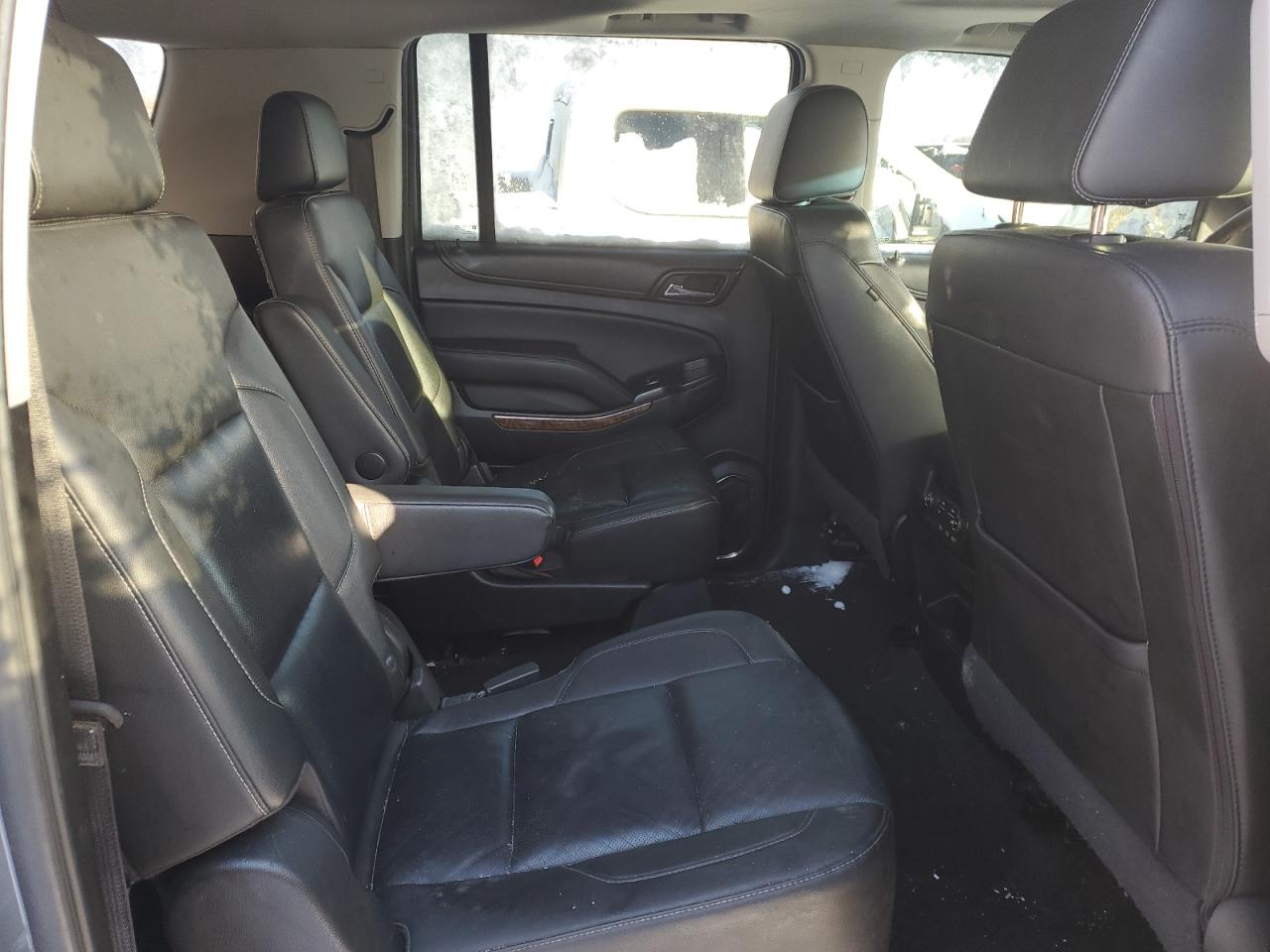 2018 Chevrolet Suburban VIN 1GNSKJKC1JR189262 Copart auction photo, front end / side damage thumbnail 11