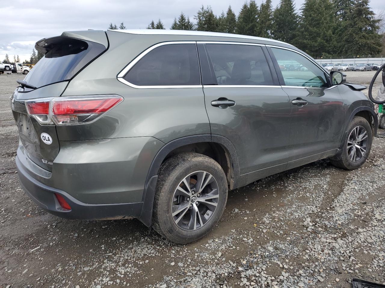2016 Toyota Highlander VIN 5TDJKRFH0GS313704 Copart auction photo, front end damage thumbnail 3