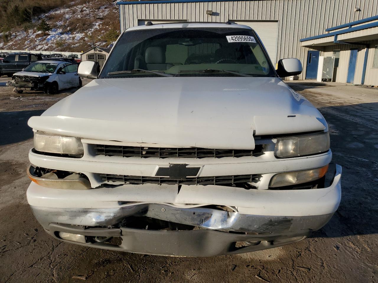 2005 Chevrolet Tahoe VIN 1GNEK13T45J237899 Copart auction photo, front end damage thumbnail 5