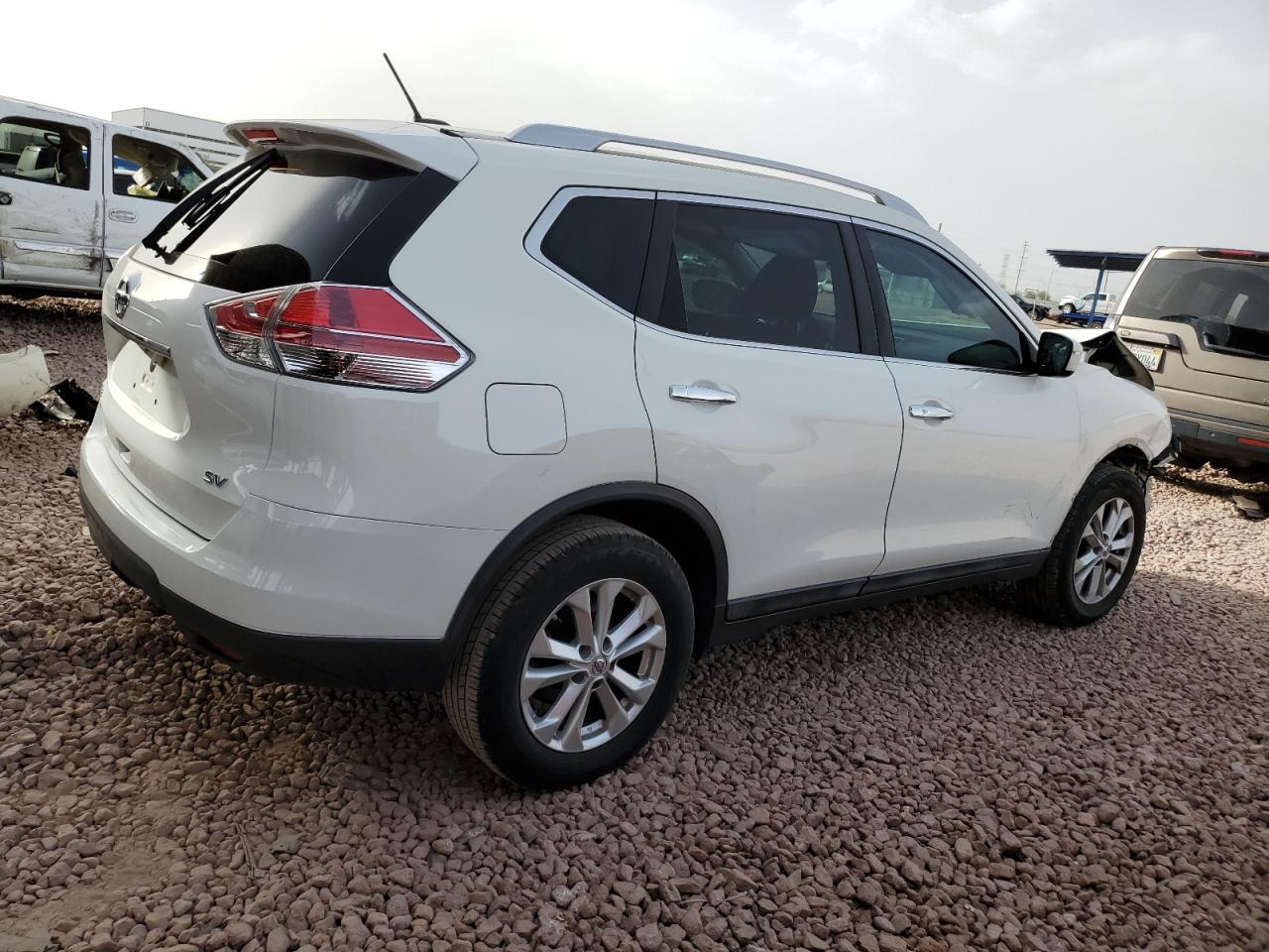 2015 Nissan Rogue VIN 5N1AT2MT3FC913916 Copart auction photo, front end / side damage thumbnail 3